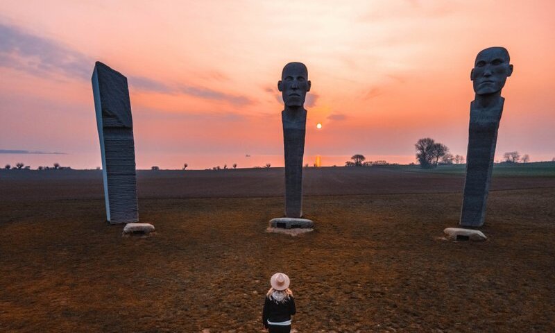 Steinstatuen von Dodekalitten bei Sonnenuntergang